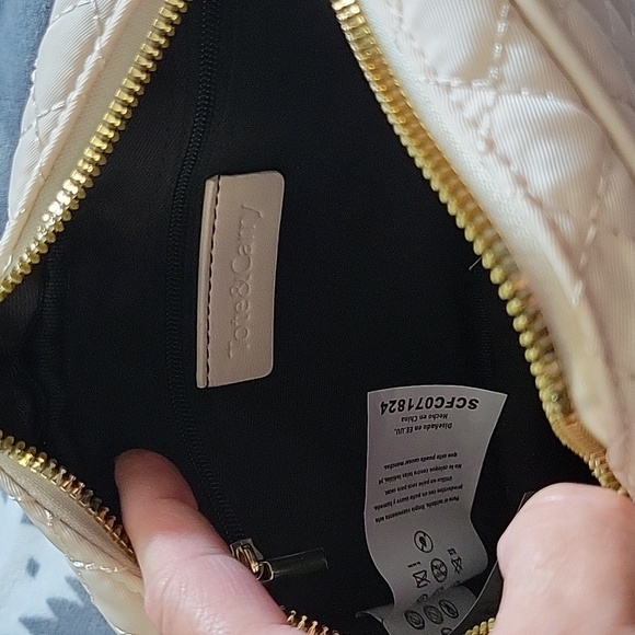 Tote & Carry NWT Beige White Quilted Nylon Crossbody Messenger Bag - Picture 4 of 15